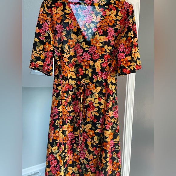 ASOS floral flutter sleeve mini dress - Picture 3 of 5